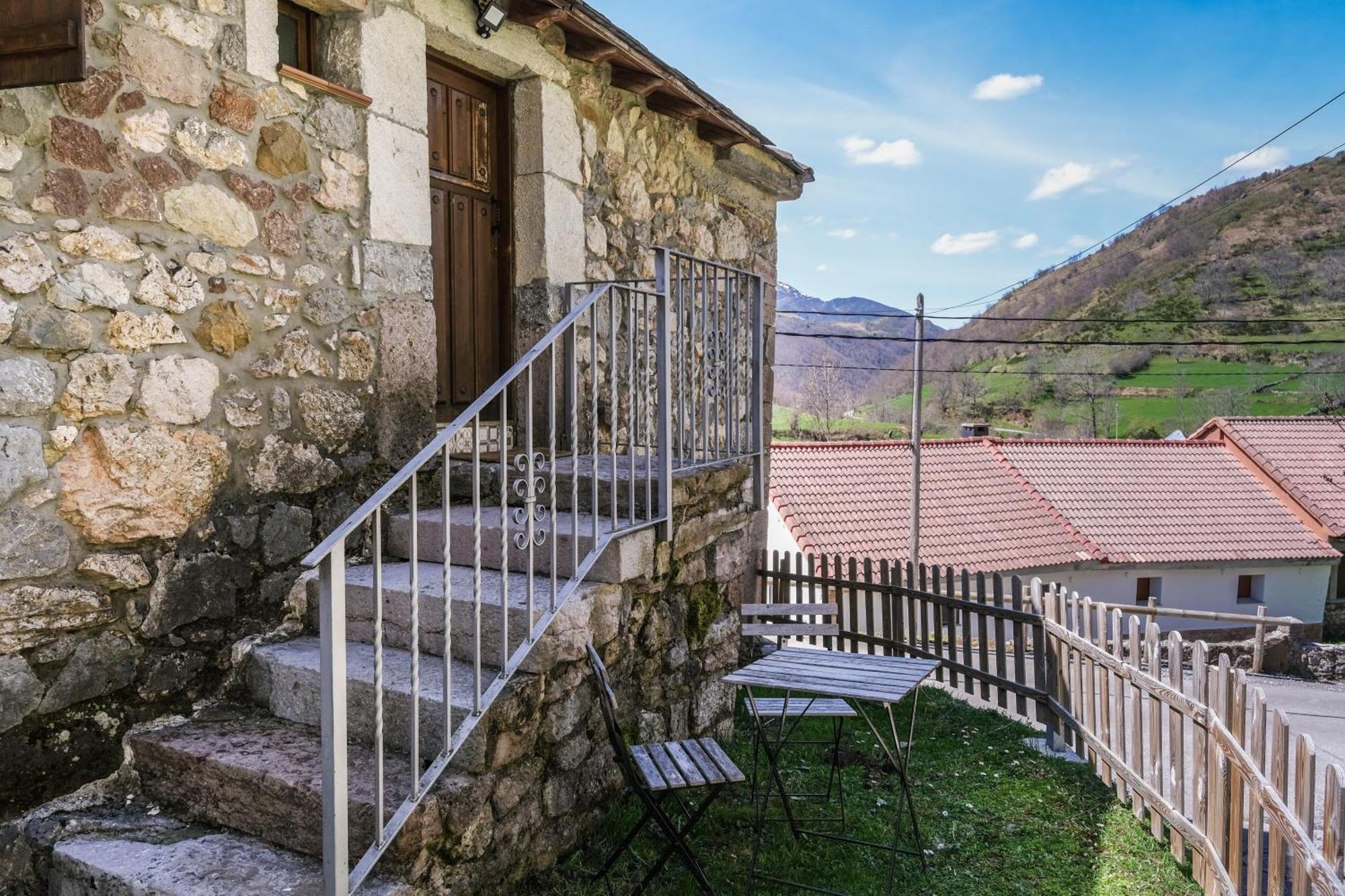 Apartamentos Rurales La Laguna Somiedo Valle de Lago Екстер'єр фото