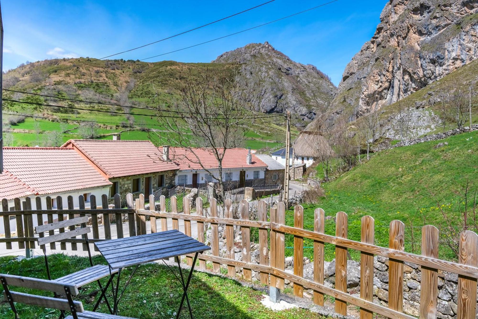 Apartamentos Rurales La Laguna Somiedo Valle de Lago Екстер'єр фото